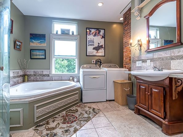 52 Central, Gardner MA 01440