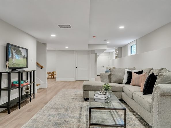 70 Valleyfield St, Lexington MA 02421