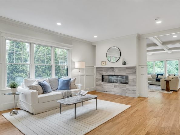 70 Valleyfield St, Lexington MA 02421