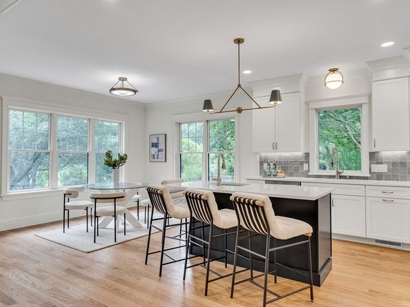 70 Valleyfield St, Lexington MA 02421