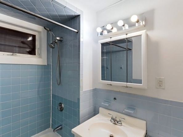 64 Aspinwall Ave 1, Brookline MA 02446