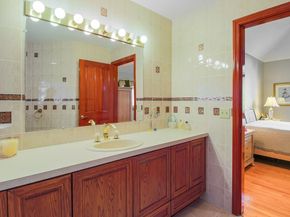 15 Greenview Lane, Worcester MA 01609