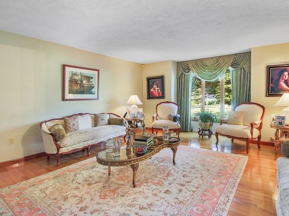 15 Greenview Lane, Worcester MA 01609