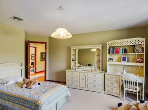 15 Greenview Lane, Worcester MA 01609