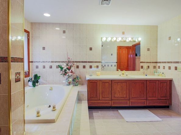 15 Greenview Lane, Worcester MA 01609