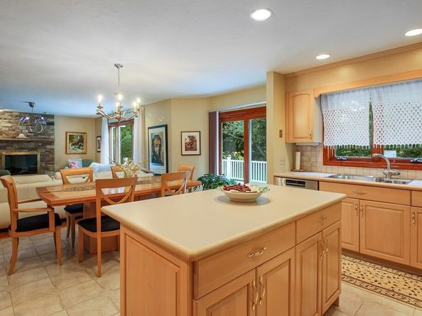 15 Greenview Lane, Worcester MA 01609