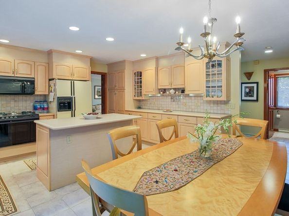 15 Greenview Lane, Worcester MA 01609