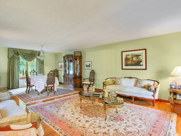 15 Greenview Lane, Worcester MA 01609