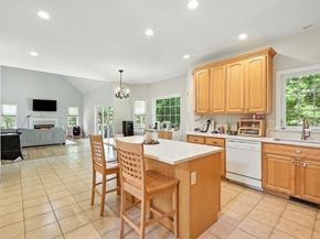 392 Farm Rd, Marlborough MA 01752