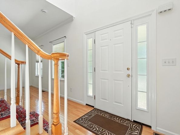 392 Farm Rd, Marlborough MA 01752