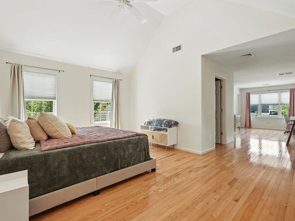 392 Farm Rd, Marlborough MA 01752