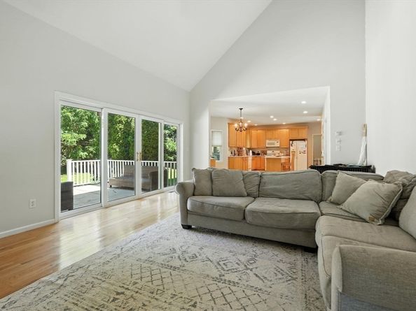 392 Farm Rd, Marlborough MA 01752