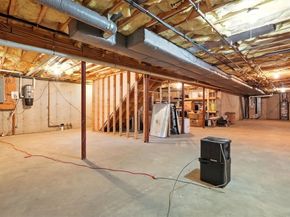 392 Farm Rd, Marlborough MA 01752