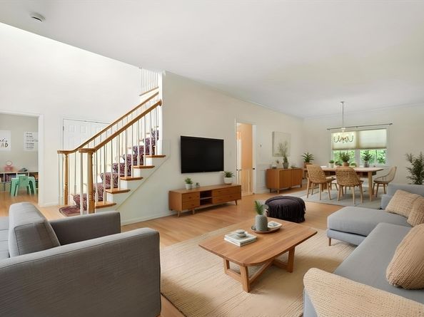392 Farm Rd, Marlborough MA 01752