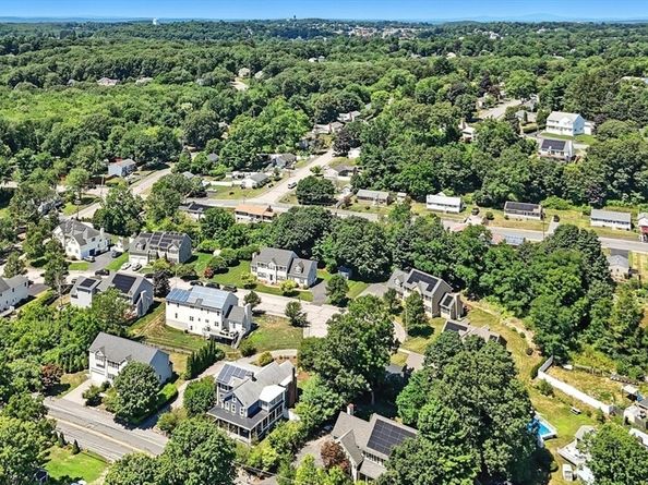 392 Farm Rd, Marlborough MA 01752