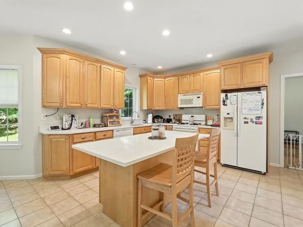 392 Farm Rd, Marlborough MA 01752