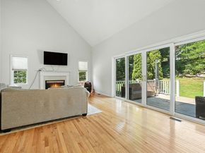 392 Farm Rd, Marlborough MA 01752