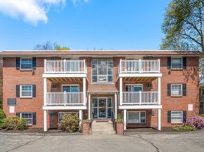 99 Pleasant St A4, Watertown MA 02472