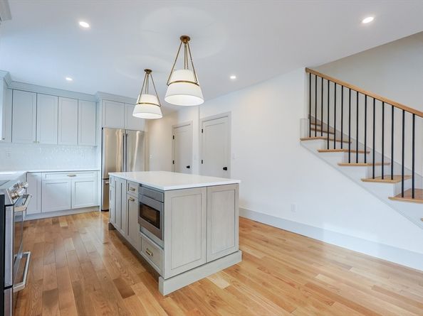 68 Rowe St U:3, Boston MA 02131
