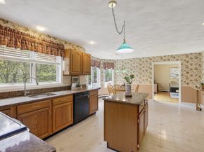 43 Hampshire Road, Peabody MA 01960