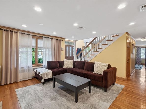 8 Hawthorne St, Watertown MA 02472
