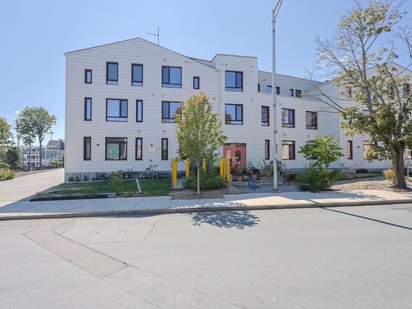 368 Pleasant St 204, Malden MA 02148