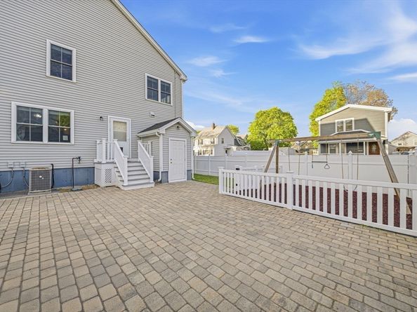 305 Lynn St, Malden MA 02148