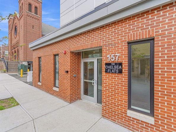 157 Chestnut St 203, Chelsea MA 02150