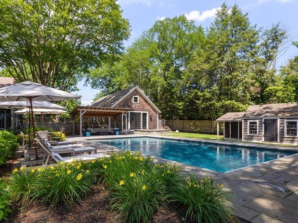 29 Pleasant St, Hingham MA 02043