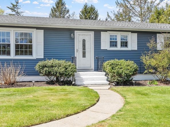 8 Burtenmare Circle, Paxton MA 01612
