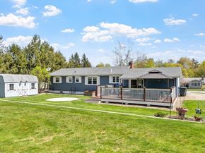 8 Burtenmare Circle, Paxton MA 01612