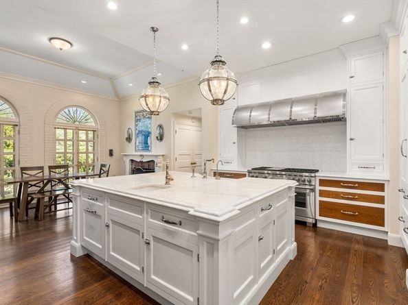 11 Scotch Pine Cir, Wellesley MA 02481