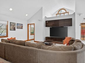 15 Bullard St, Holliston MA 01746
