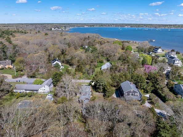 12 Noyes Ave, Mattapoisett MA 02739