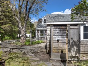 12 Noyes Ave, Mattapoisett MA 02739