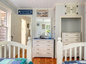 12 Noyes Ave, Mattapoisett MA 02739