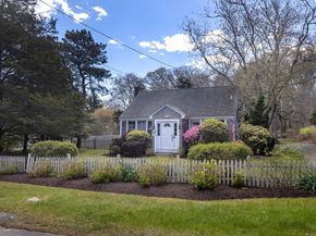 12 Noyes Ave, Mattapoisett MA 02739