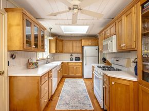 12 Noyes Ave, Mattapoisett MA 02739