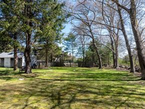 12 Noyes Ave, Mattapoisett MA 02739