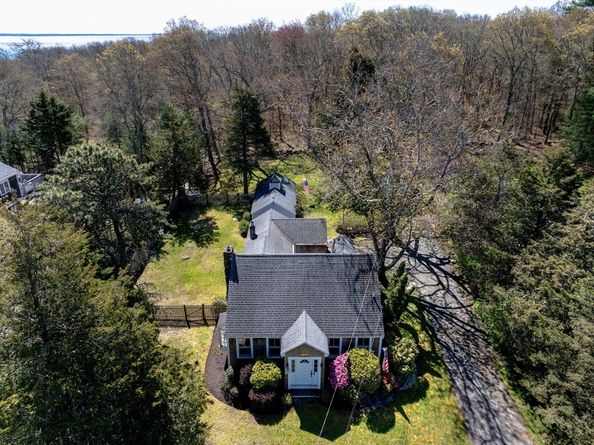 12 Noyes Ave, Mattapoisett MA 02739