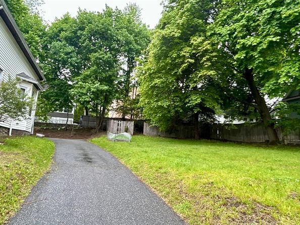 3 Gloucester Rd, Worcester MA 01607