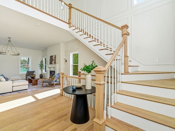 16 Hillside Park, Melrose MA 02176