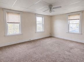 45 Laurel St, Leominster MA 01453