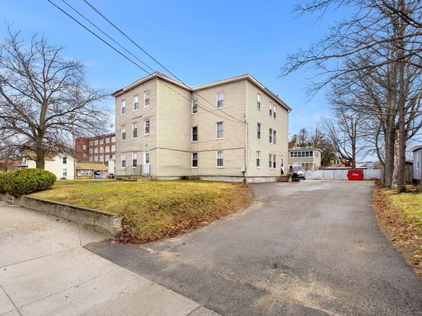 45 Laurel St, Leominster MA 01453