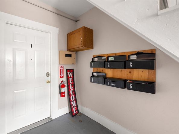 45 Laurel St, Leominster MA 01453