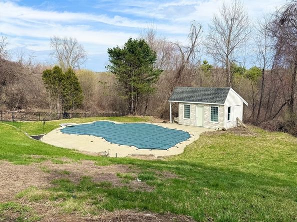 15 Birch Hill Rd, West Brookfield MA 01585