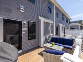 26 Southfield Ln 26, Sherborn MA 01770