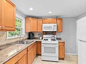 33 Bishop Rd 33, Quincy MA 02170