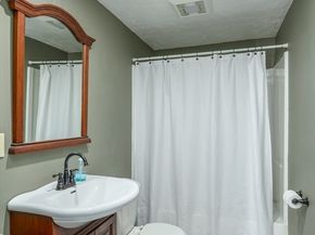 24 Chestnut Hill Rd, Oxford MA 01537