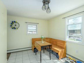 24 Chestnut Hill Rd, Oxford MA 01537